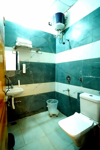 Bathroom 5, Hotel Devine, Sahibzada Ajit Singh Nagar