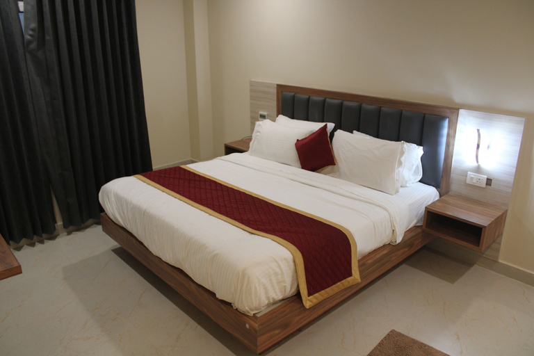 Room 4, Siva Subramaniyar Residency, Tiruvannamalai