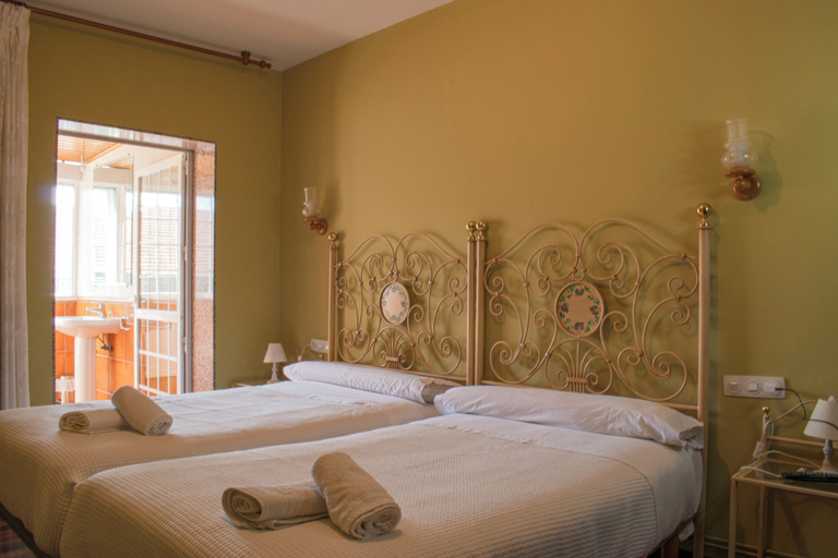 Bedroom 5, Hostal Galicia, Lugo