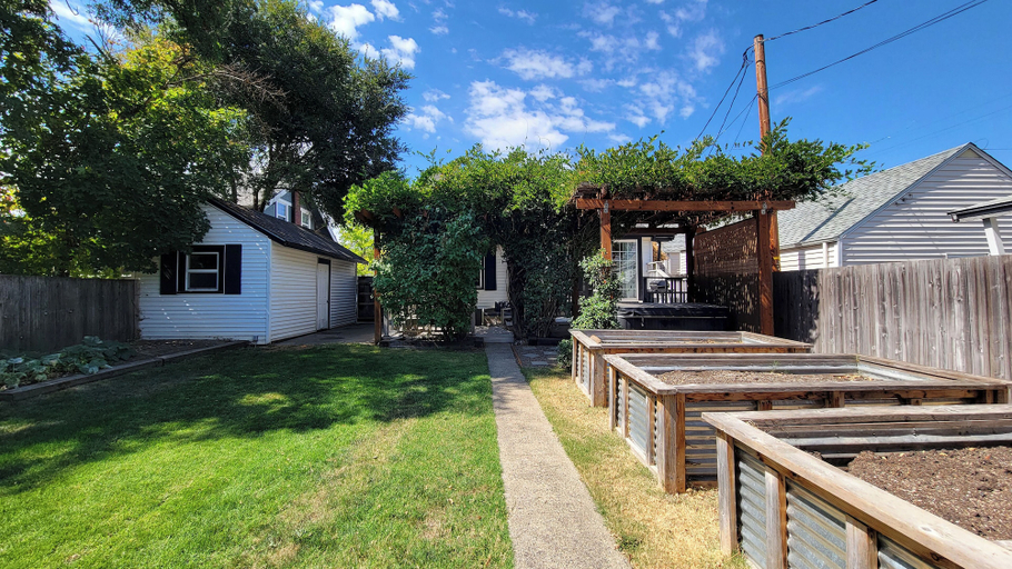 Property grounds 2, Rosewood Collective- House & Studio, Jackson