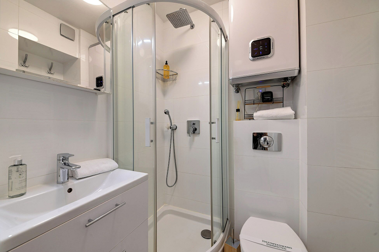 Bathroom 2, RentPlanet - Osiedle Huty, Jelenia Góra