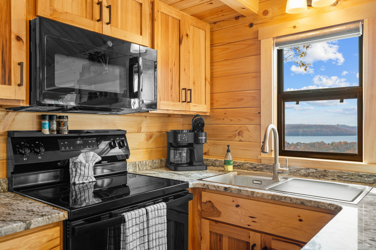 Private kitchen 4, P-bay The Roost 1 Bedroom Home, Stone