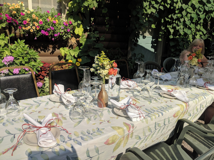 Outdoor dining 5, Laughing Horse Lodge, Lake
