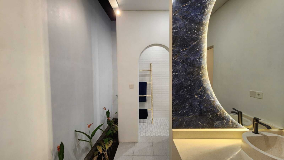 Bathroom 4, Bnaya Villa Riverside, Karangasem