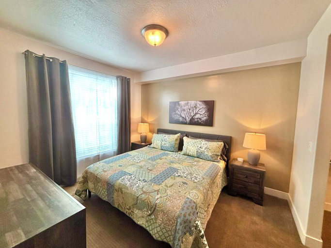 Room 3, Ultra-Luxury 2BR Downtown Condo, Salt Lake