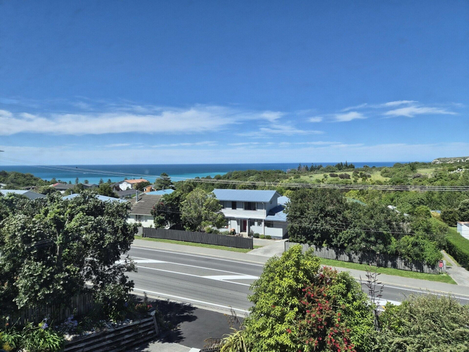 Beach/ocean view 3, Ocean & Mountain Views 3-bedroom Home, Kaikoura