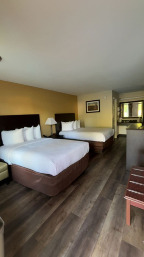 Room 2, Arab Knights Inn, Marshall