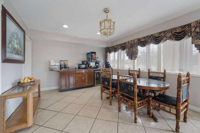 Others 5, Econo Lodge Thomaston, Upson