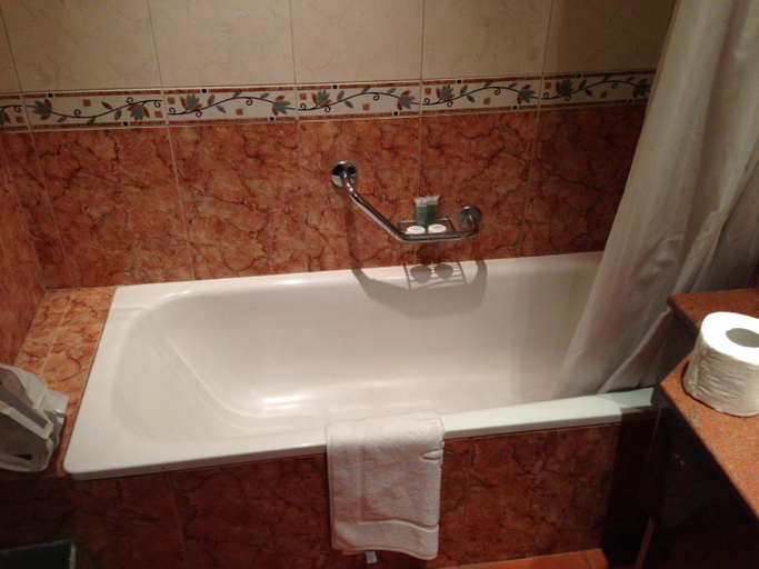 Bathroom 3, Shanasheel Palace Hotel, Adhamiya