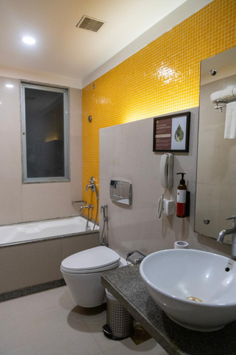 Bathroom 5, Ramee Guesline Hotel, Dadar, Mumbai City