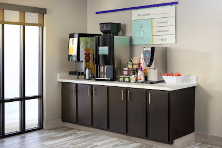 Food & Drinks 4, Garner Hotel PIGEON FORGE DOWNTOWN by IHG, Sevier