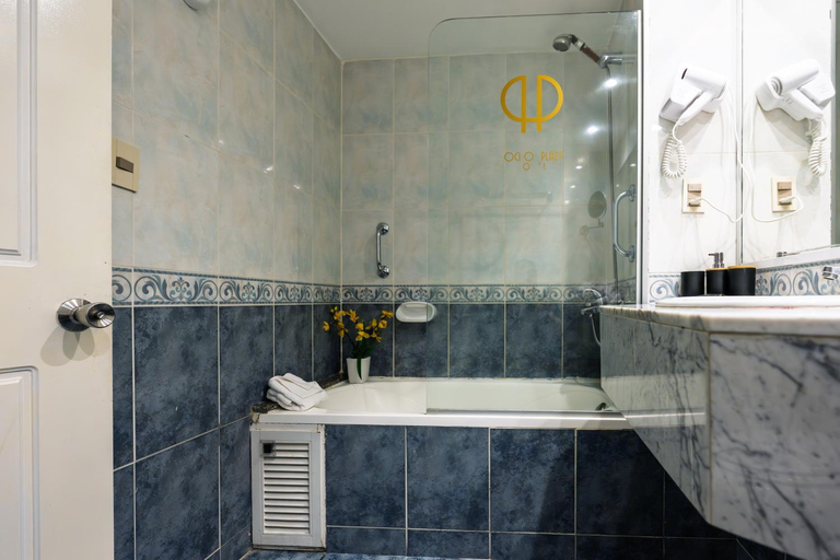 Bathroom 4, Pocitos Plaza Hotel, Montevideo