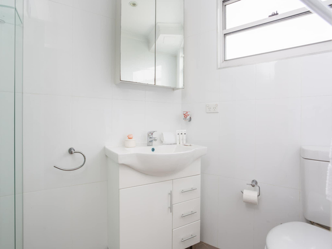 Bathroom 3, Bronte Beach Coastal Apartment with Ocean View, Sydney