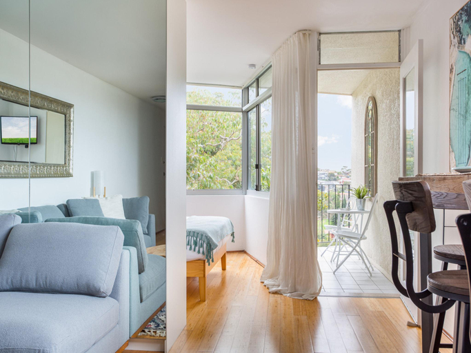 Others 5, Bronte Beach Coastal Apartment with Ocean View, Sydney
