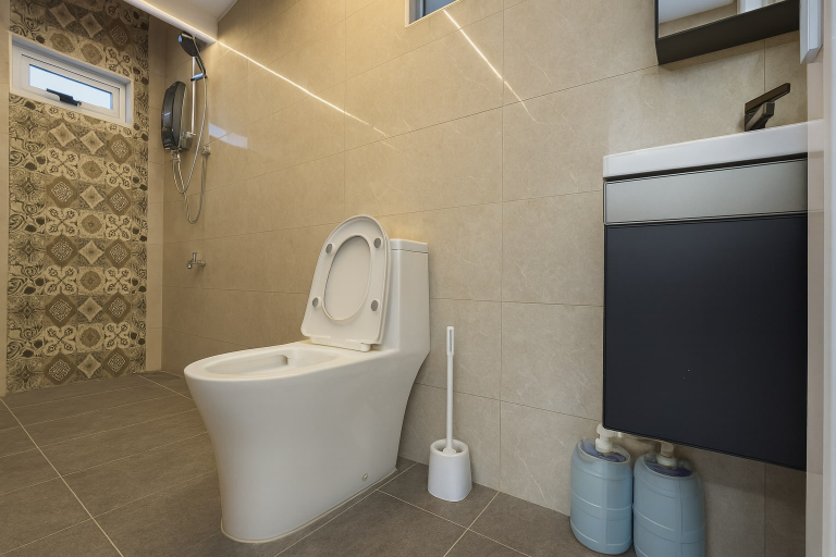 Bathroom 5, Whitewood Heritagen Villa JB 3BR 14pax, Johor Bahru