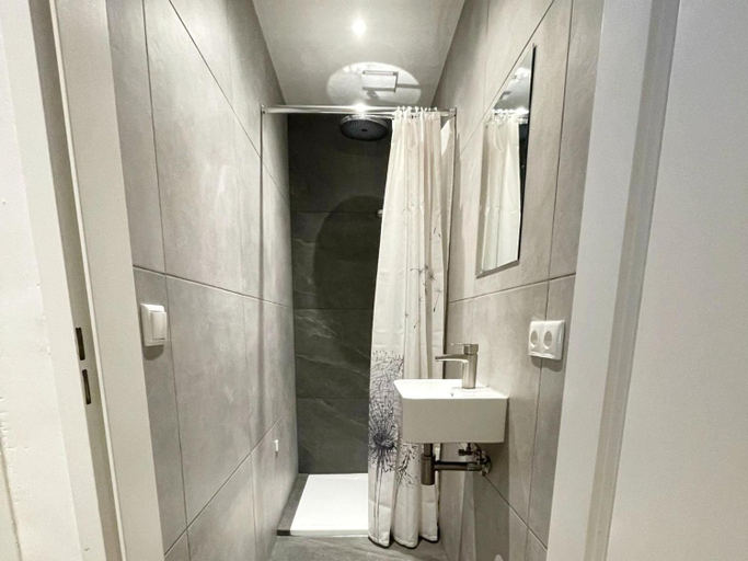 Bathroom 4, Pleasant Apartment Near Valkenburg, Voerendaal