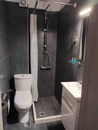 Bathroom 4, Moudania Mare Hotel, Central Macedonia