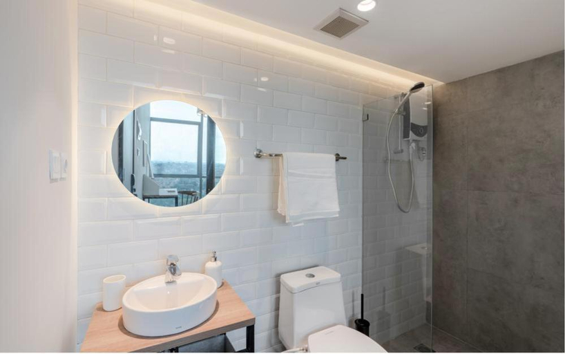 bathroom 16