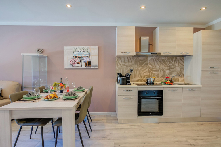 Others 5, 4 Seasons Apartment, Lugano
