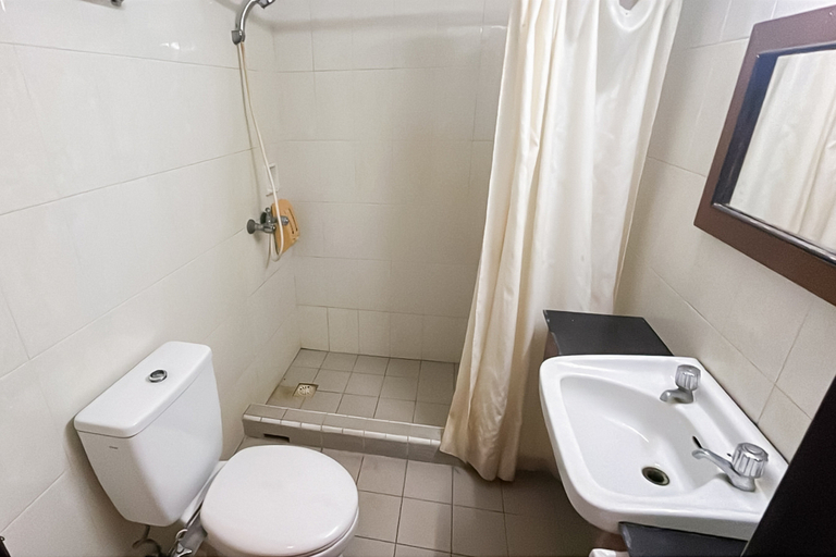 Bathroom 5, Urbanview Hotel near Pantai Losari Makassar, Makassar