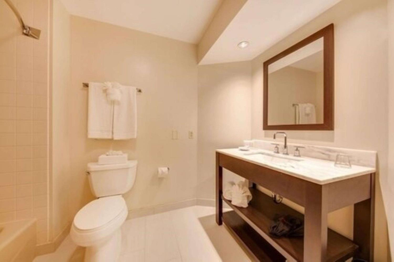 Bathroom 3, Heritage Hotel, Golf & Conf Ctr, New Haven