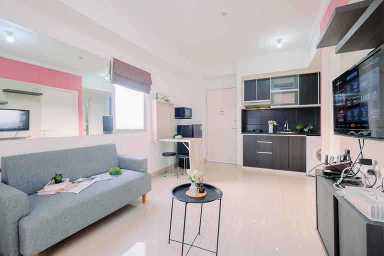 Living Room 5, Compact White Tone 2BR at Pakubuwono Terrace Apartment By Travelio, Jakarta Selatan