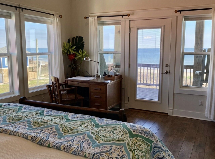 Room 2, Sea Hag 3 Bedroom Home by RedAwning, Galveston