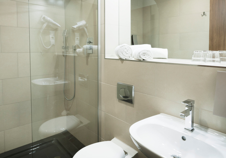 Bathroom 4, B&B HOTEL Berlin-Adlershof, Berlin