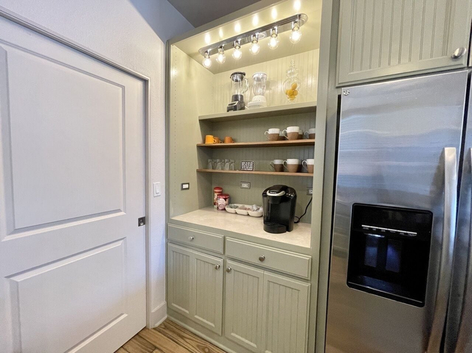 Interior 2, Ocean's Edge 4 Bedroom Home by RedAwning, Galveston