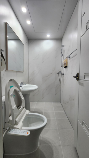 Bathroom 4, Zio Pintree, Yangyang
