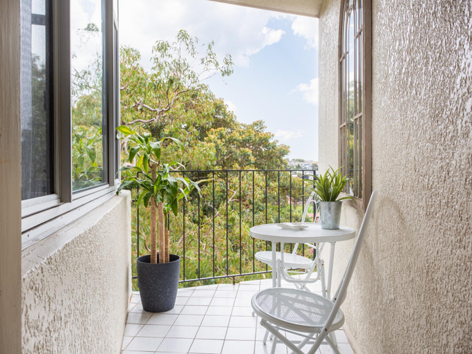 Others 3, Bronte Beach Coastal Apartment with Ocean View, Sydney