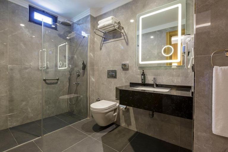 Bathroom 5, Ramada Encore By Wyndham Istanbul Sisli, Şişli