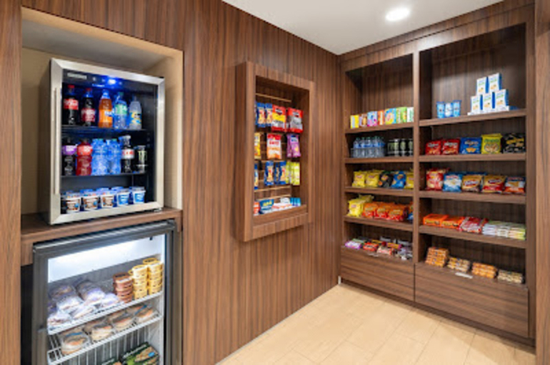 Food & Drinks 5, Garner Hotel PIGEON FORGE DOWNTOWN by IHG, Sevier