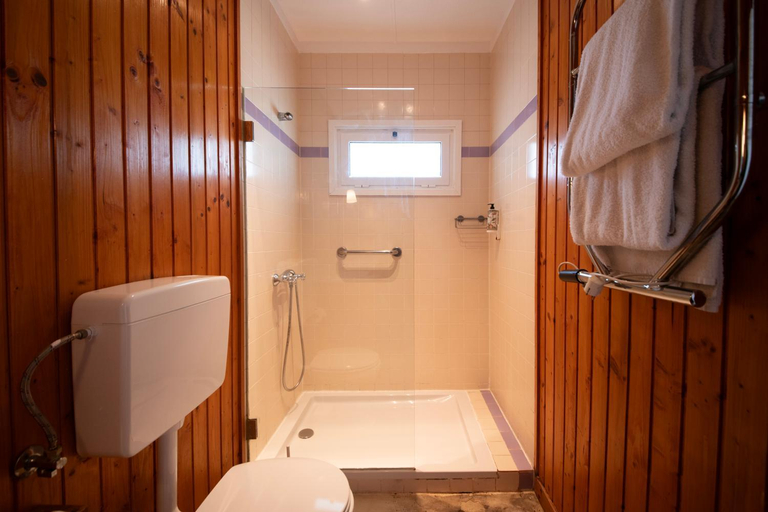 Bathroom 4, Casal do Frade, Sesimbra