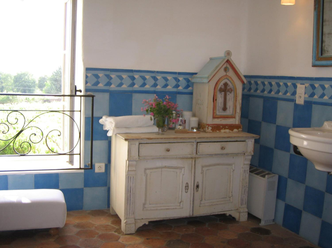Bedroom 3, Mansion in Vaison-la-Romaine with Private Pool, Vaucluse