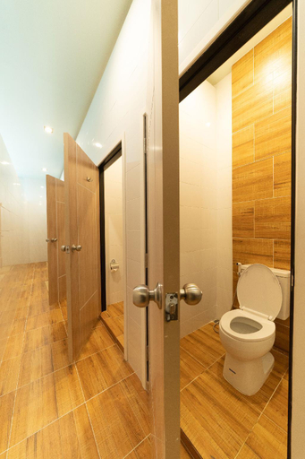 Bathroom 3, H2B Hostel, Phuket Island