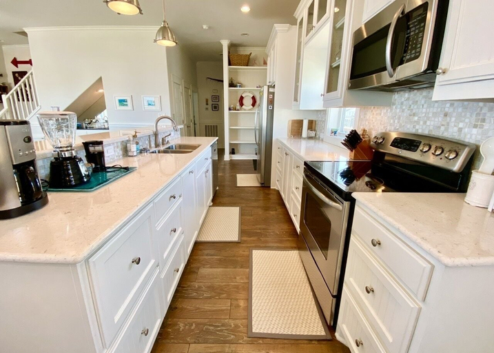 Private kitchen 4, Sea Hag 3 Bedroom Home by RedAwning, Galveston