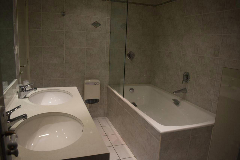 Bathroom 4, Metropol Hotel, Pas-de-Calais