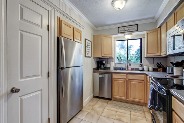 Private kitchen 5, Fernandina Beach Hidden Gem Amelia Landings - 9F, Nassau