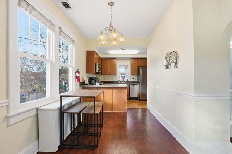 Private kitchen 5, Dc Area Bungalow Near Shops And Dining 3 Bedroom Home, Alexandria