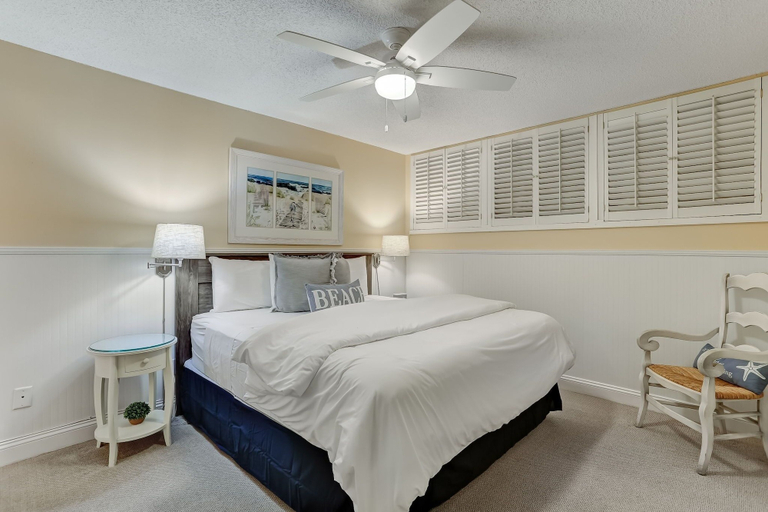 Room 3, Vibrant Ocean View Getaway - Fernandina Beach, Nassau