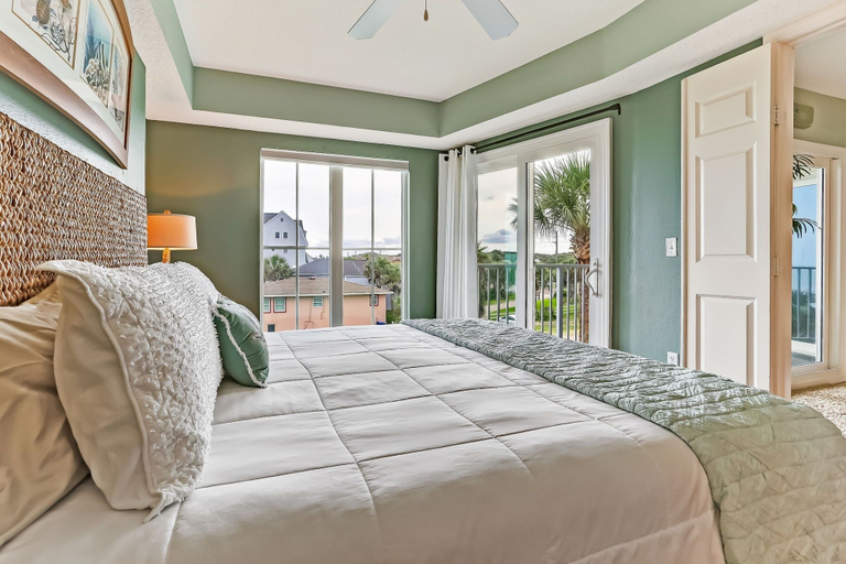 Room 3, Cozy Beachfront 1BR w/ Stunning Views, Nassau