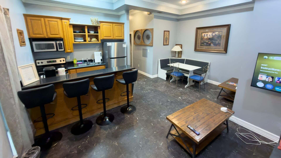 Interior 3, 1st Floor Pool Affordable Near Beach 2 Bedroom Apts, Cameron
