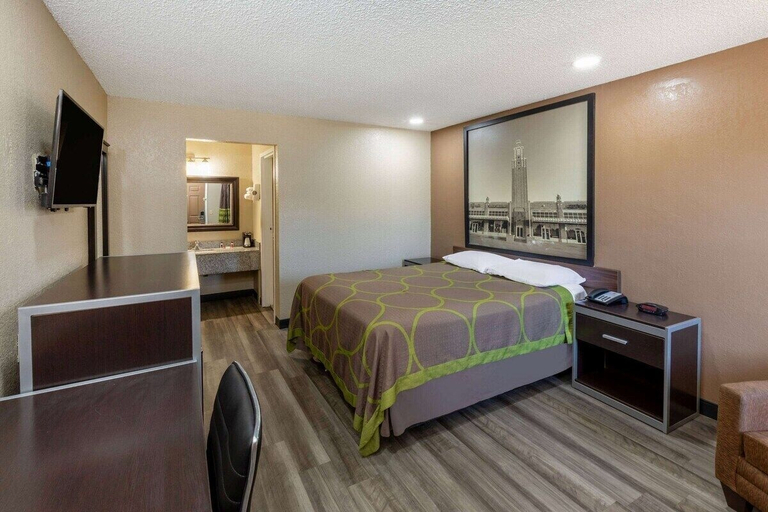 Room 2, Economy Suites - Fairgrounds, Tulsa