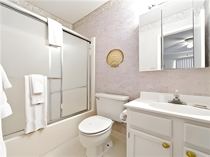 Bathroom 3, Gulf Winds East, Walton