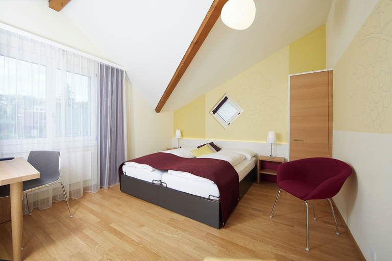 Room 5, Hotel Rebstock - Self-Check-in, Sursee