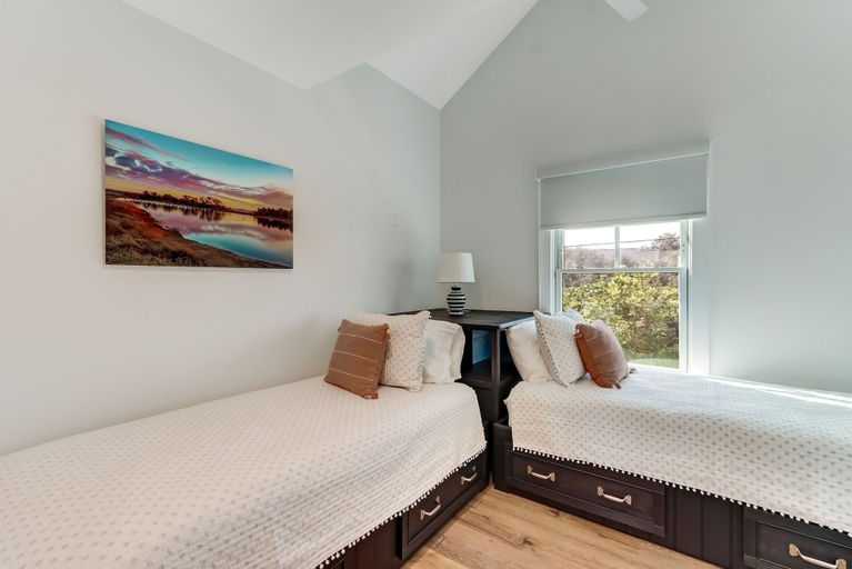 Room 5, Beachfront Luxury Home w/ Private Pool, Nassau