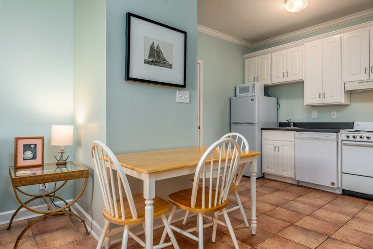 Dining 4, Dauphin Luv - Beach Club #201 4 Bedroom Condo, Mobile