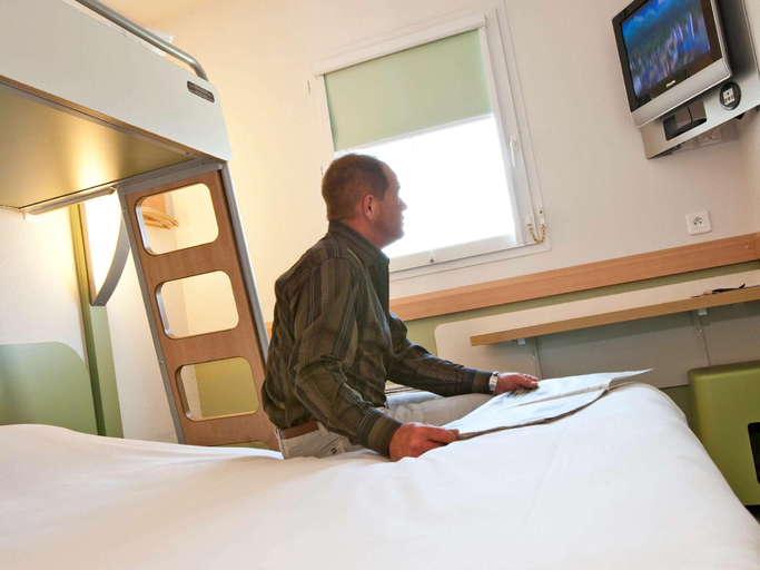 Bedroom 2, ibis budget Niort - La Creche, Deux-Sèvres