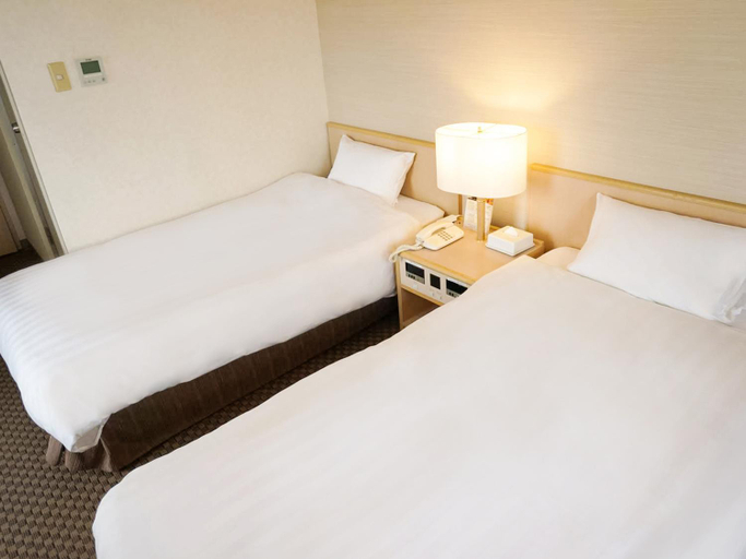 Bedroom 3, Kobe Port Tower Hotel, Kobe